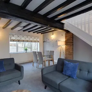 Donington 8 Apartment